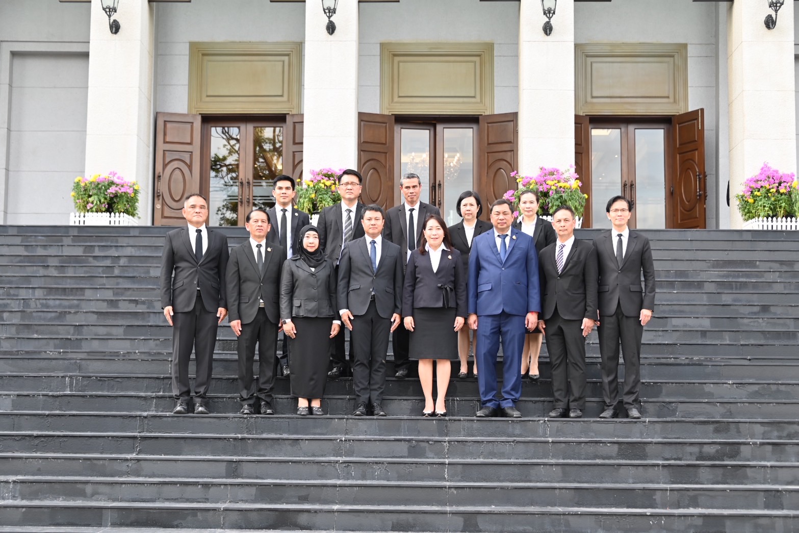 ﻿กรมบังคับคดีร่วมวางพวงมาลาถวายสักการะเนื่องใน 